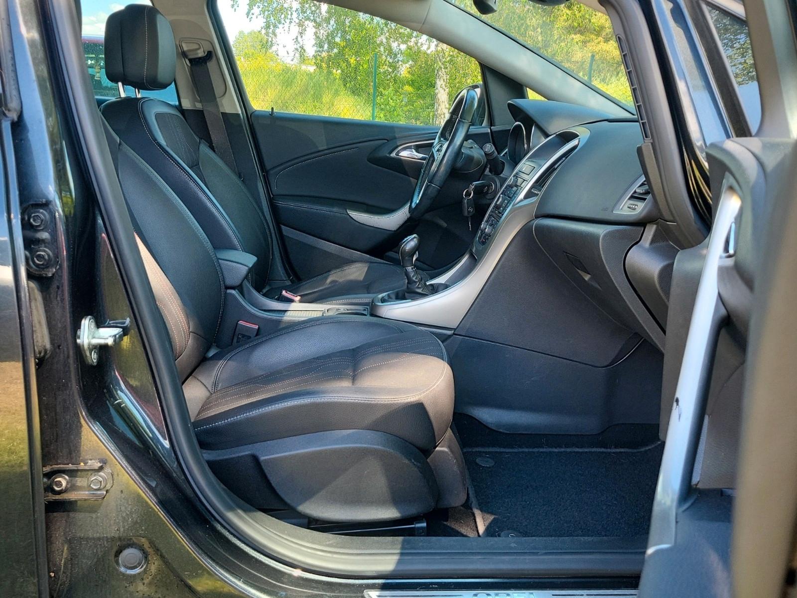 Opel Astra 2012 — photo 15