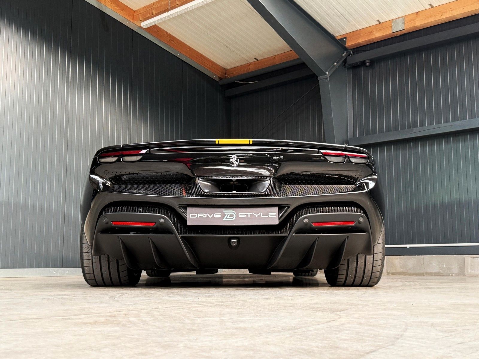 Fahrzeugabbildung Ferrari 296 GTS + Nero Extracampione + Racing Seats