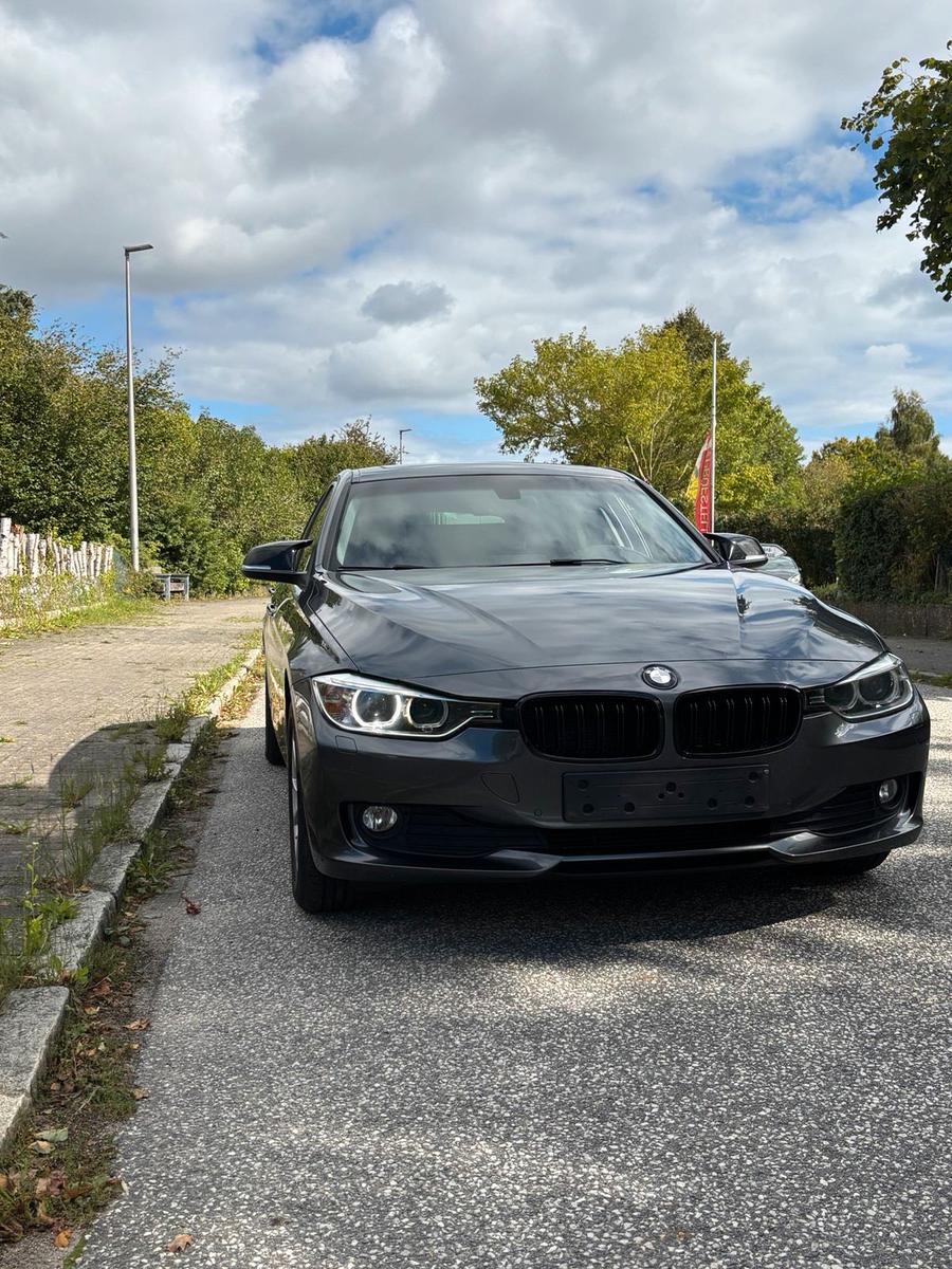 BMW 320 2014 — салон