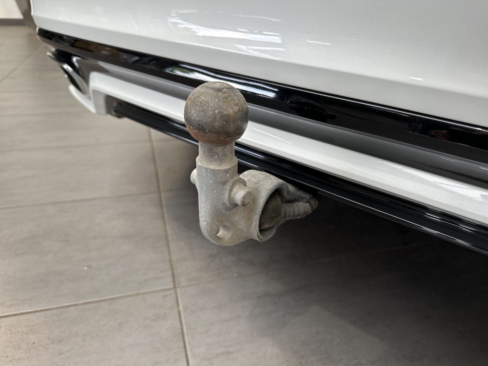 Fahrzeugabbildung Volvo V60 T6 AWD Recharge R-Design NAV+LED+AHK+PANO+VC