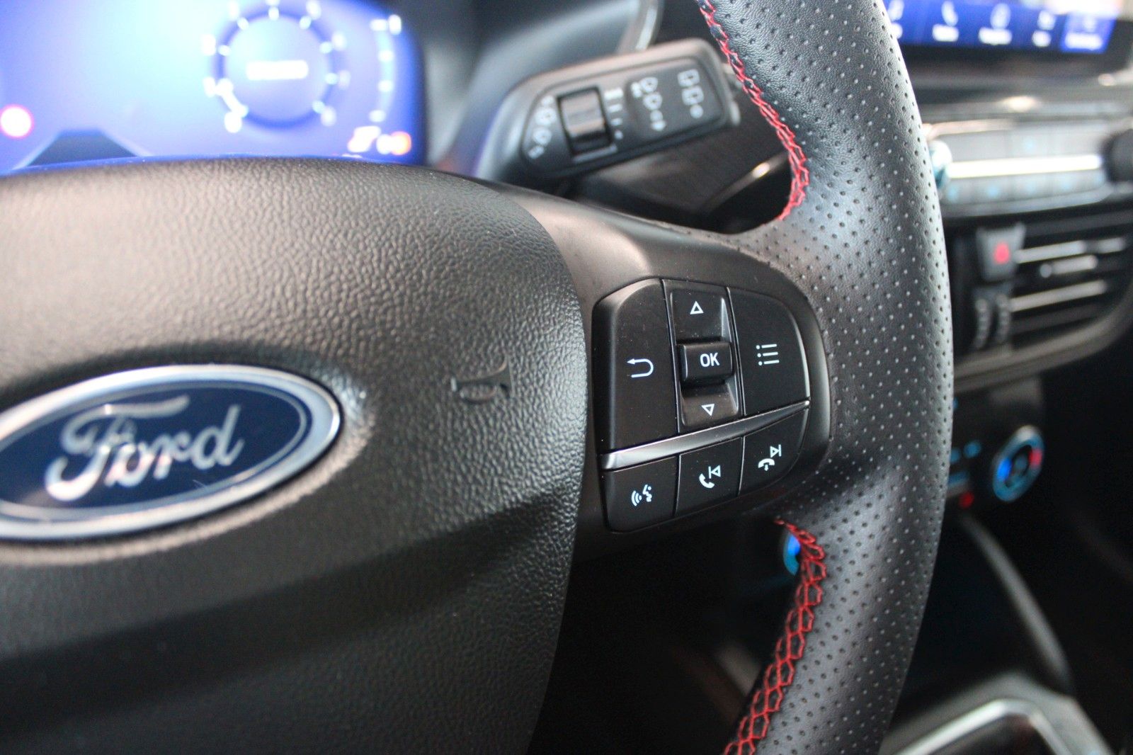 Fahrzeugabbildung Ford Kuga ST-Line X LED B&O HUD ACC WinterPaket uvm.