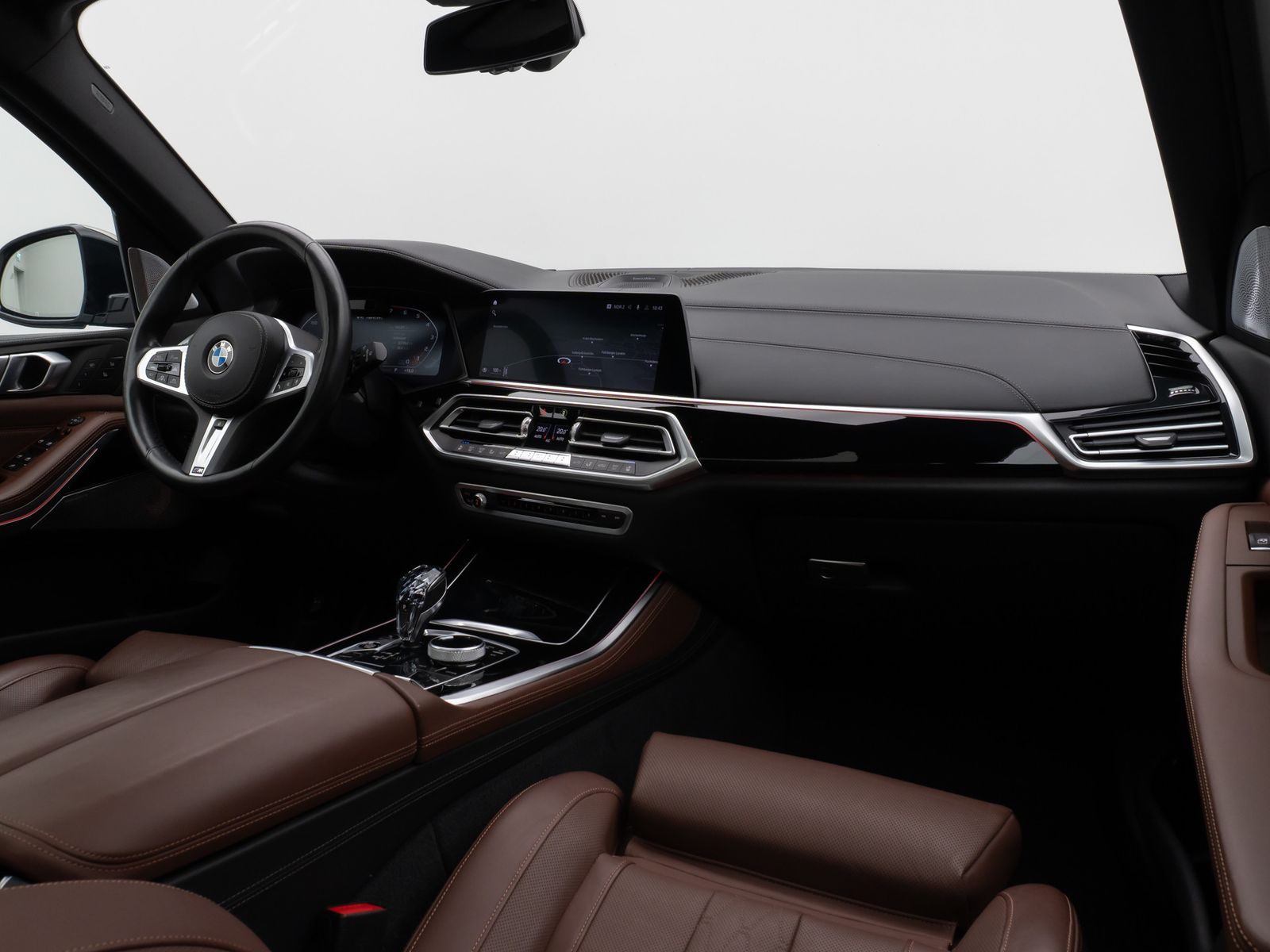 Fahrzeugabbildung BMW X5 M50i Panorama Laser HUD DAB B&W SoftClos Voll