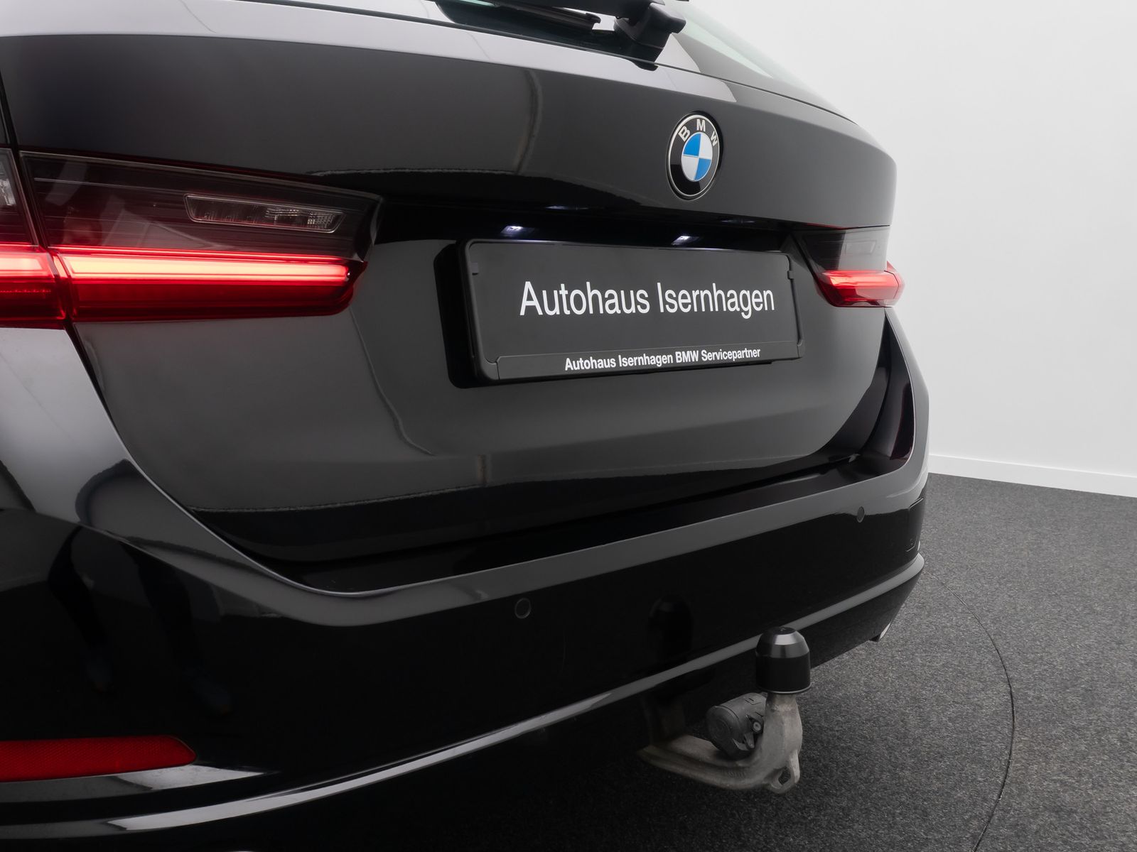 Fahrzeugabbildung BMW 320i GeschwindigReg AHK DAB Sportsitz Teilleder
