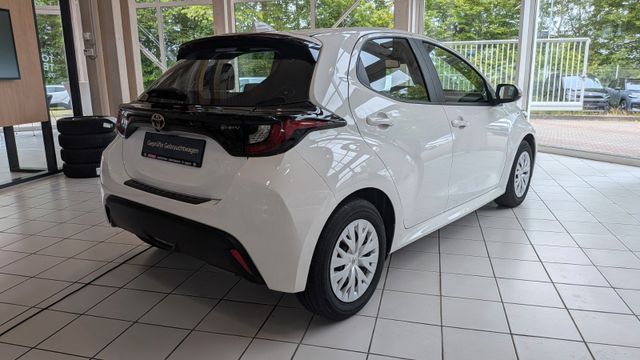 Fahrzeugabbildung Toyota Yaris 1.5 Business Edition KlimaA,Navi,SHZ,ACC