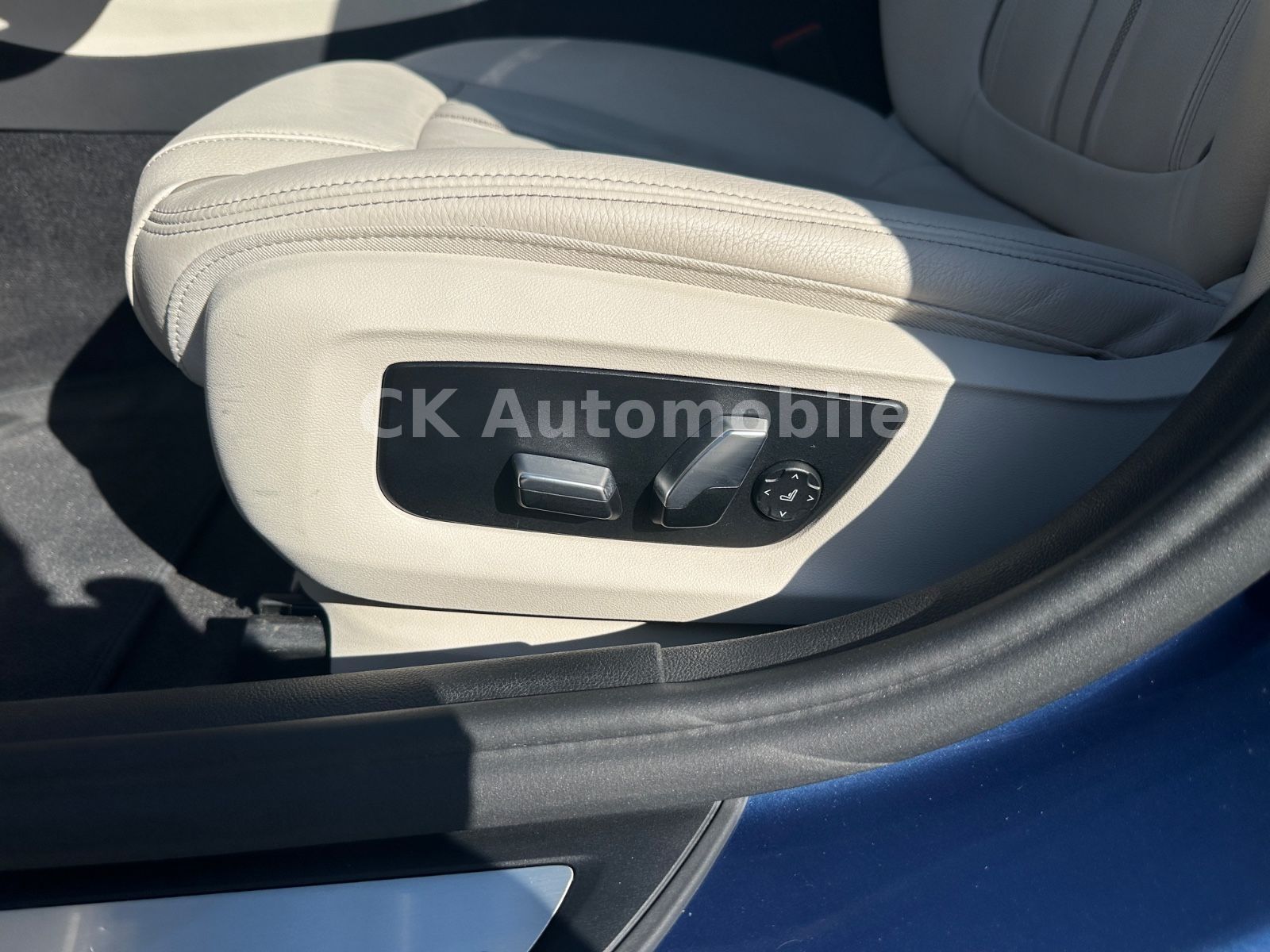 Fahrzeugabbildung BMW 530e xDrive Touring Luxury Line/Pano/LED/Kam/AHK