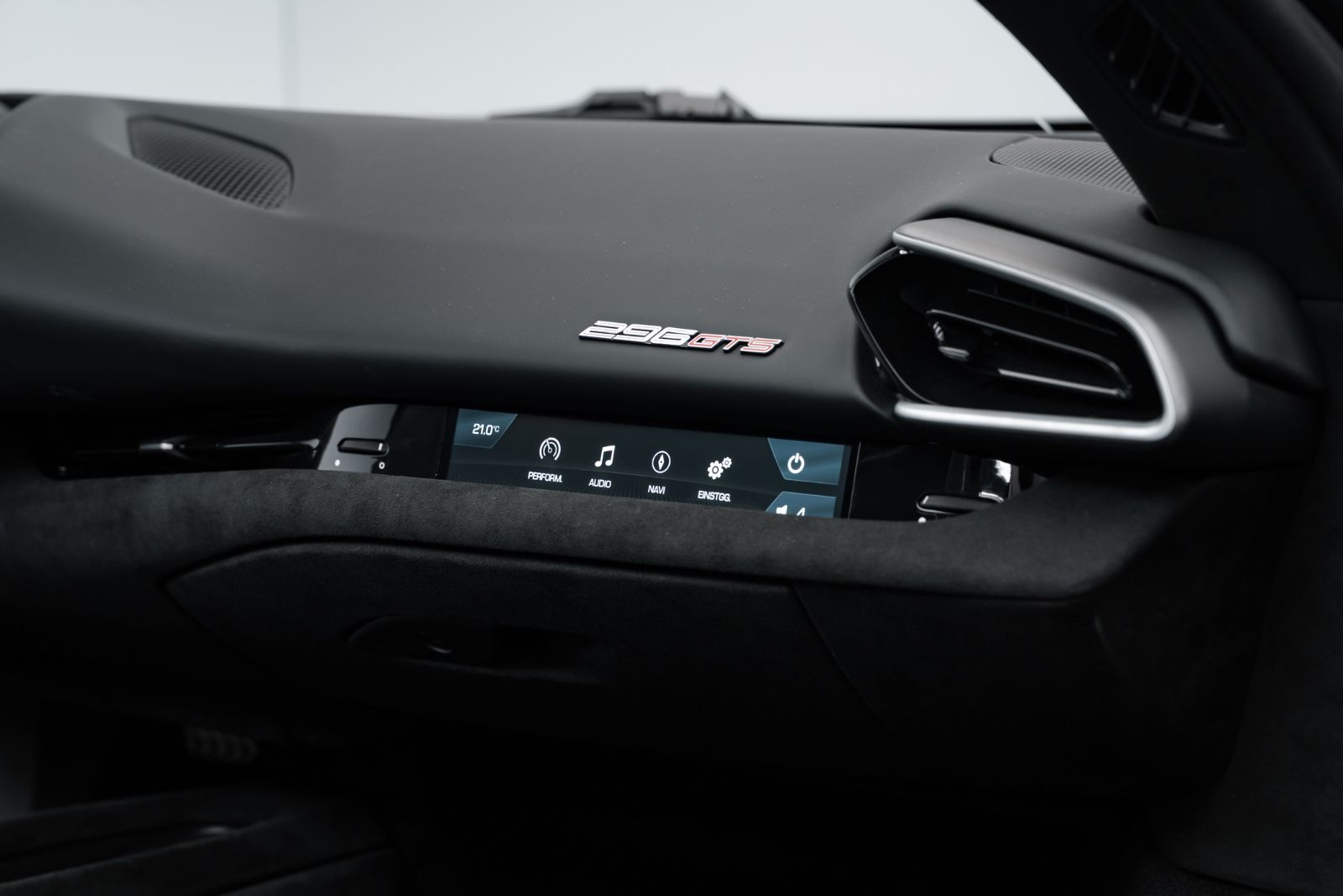 Fahrzeugabbildung Ferrari 296 GTS RACING SEATS/LIFT/CARBON/SCUDERIA