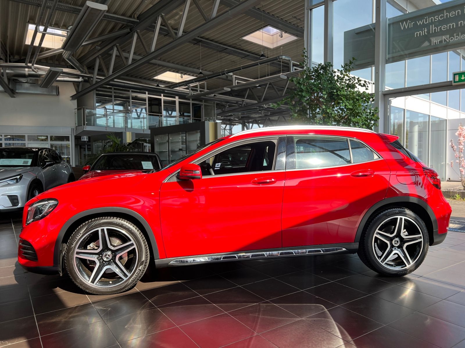 Fahrzeugabbildung Mercedes-Benz GLA 250 AMG Line STNDHZ 360° LED NAV SHZ 19"