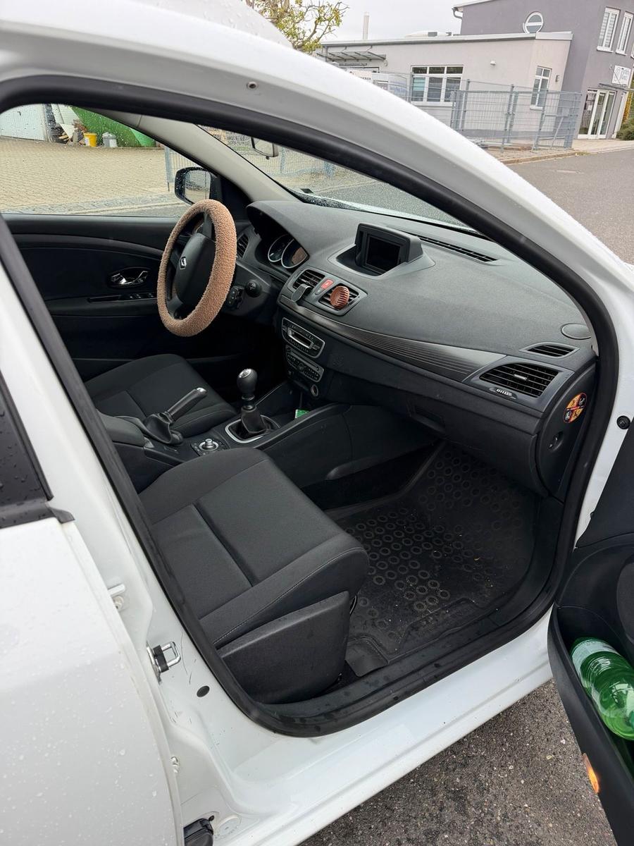 Renault Megane 2011 — photo 12