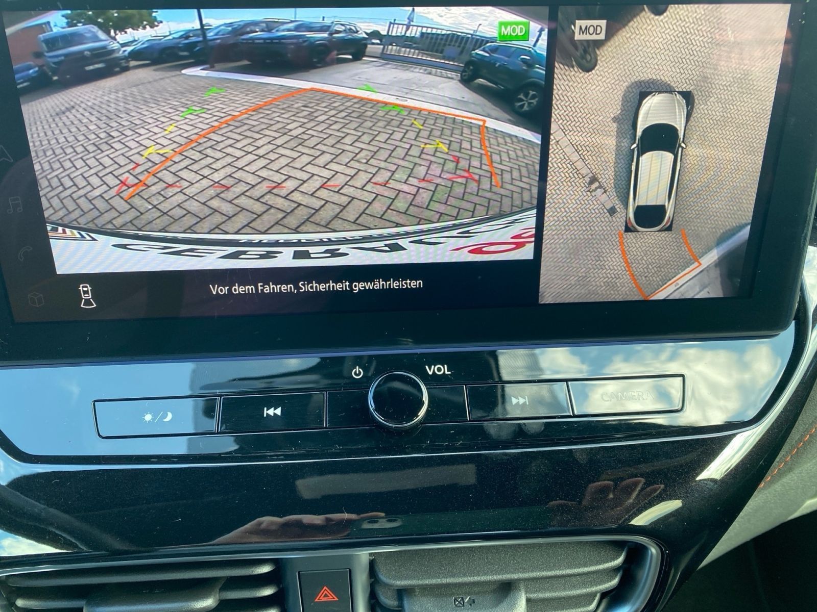 Fahrzeugabbildung Nissan Juke REDLINE EDITION 1.0 DIG-T 7DCT *Bose*360'*