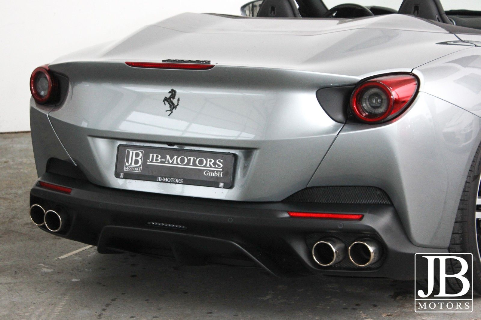 Fahrzeugabbildung Ferrari Portofino LED Beifahrer Display Alcantara