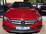 Mercedes-Benz E 300 E T-Modell E 300 de / AMG-Line Int. - rote Mercedes-Benz E 300