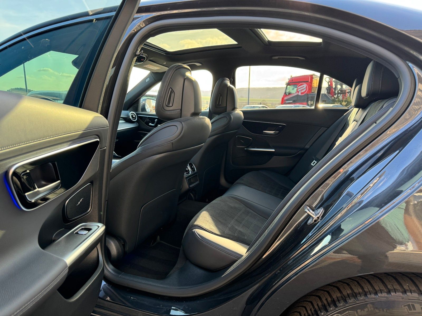 Fahrzeugabbildung Mercedes-Benz C 300de AMG+Pano+Memory+360