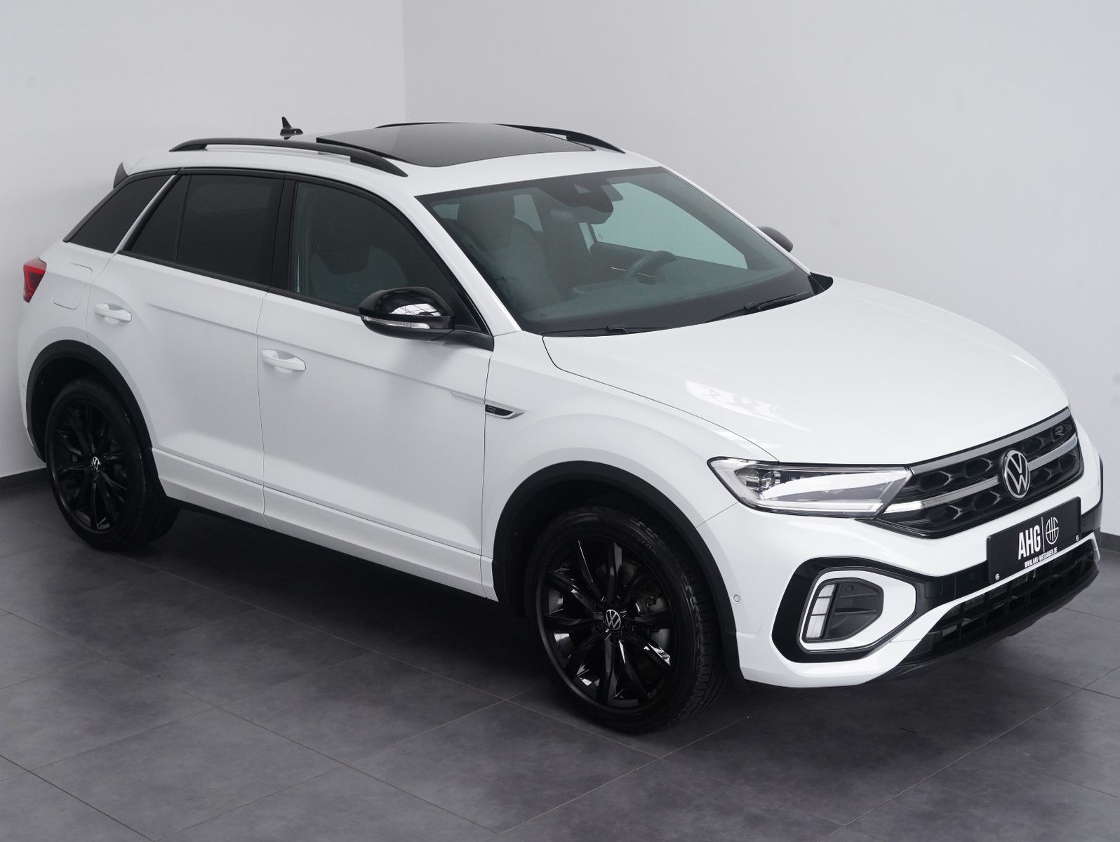 Fahrzeugabbildung Volkswagen T-Roc 2.0 TSI DSG 4Motion R-Line BLACKSTYLE PANO