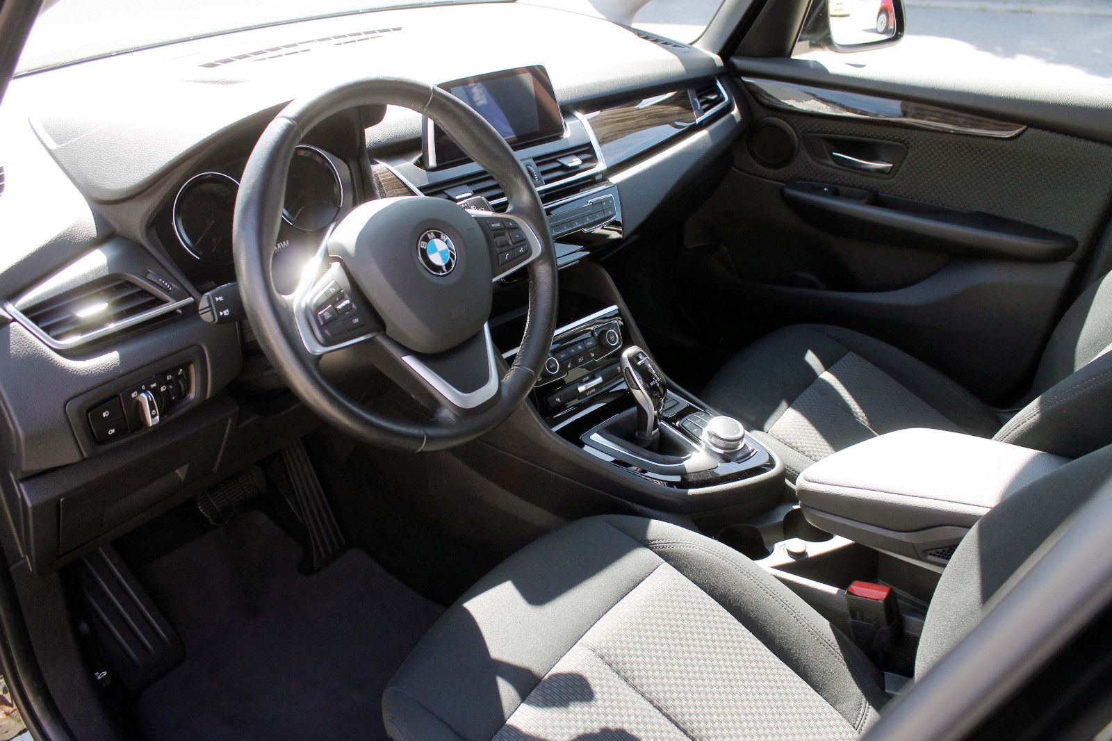 Fahrzeugabbildung BMW 218 Active Tourer Aut. Kam LED AHK Nav Sitzh