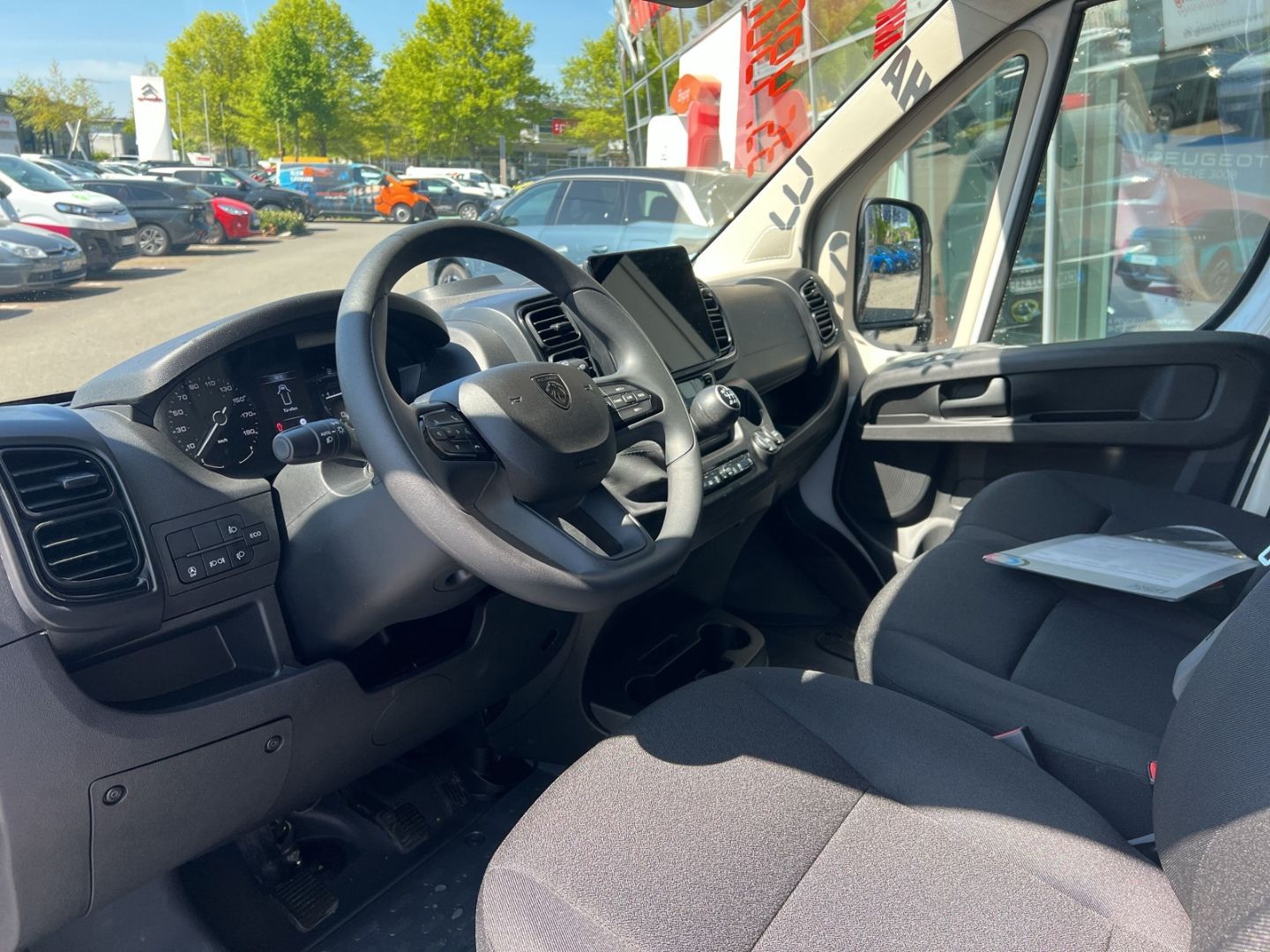 Fahrzeugabbildung Peugeot Boxer KW 2.2 35 L3H2 BlueHDi 140 AHK-abn. Navi
