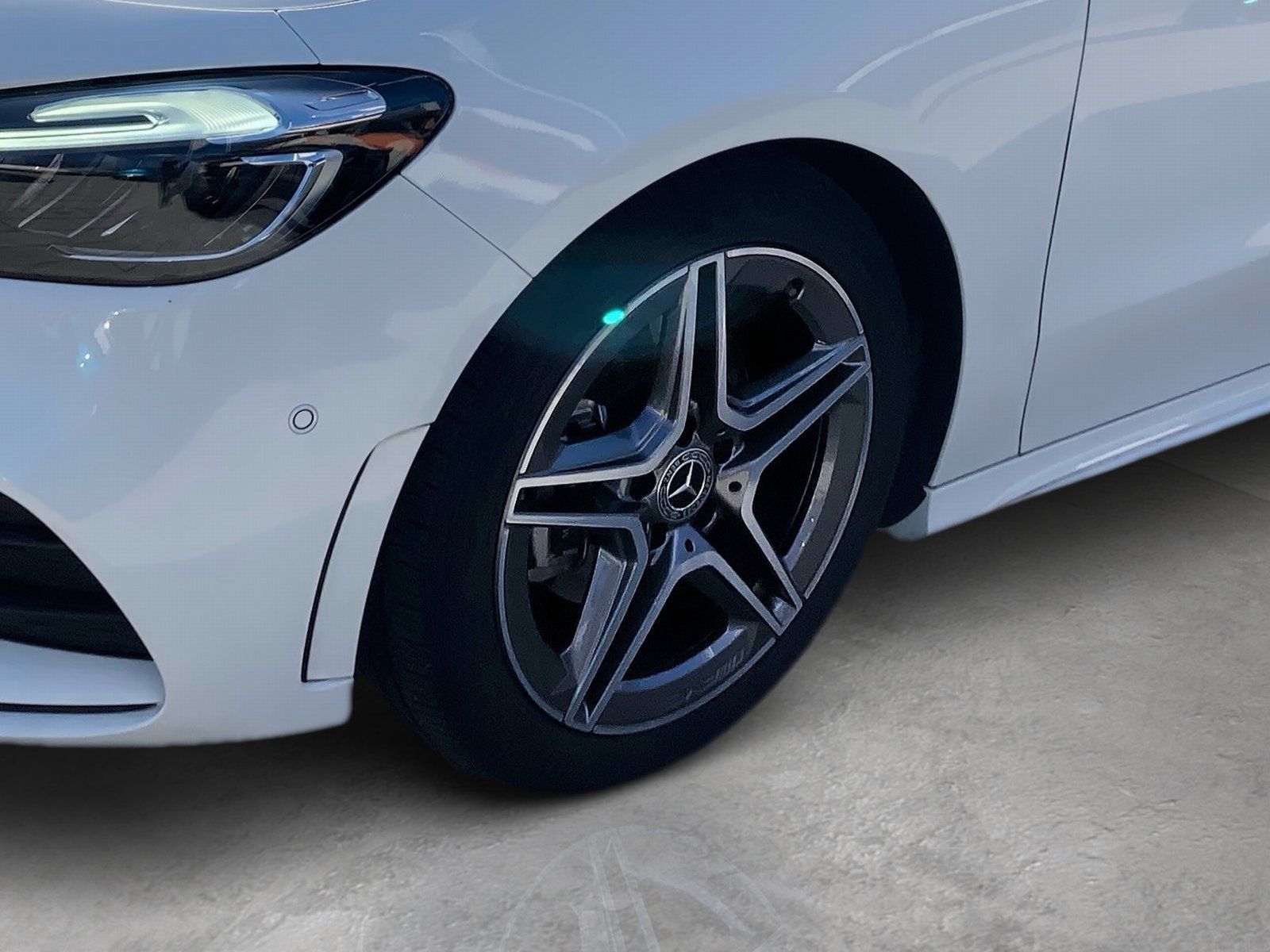 Fahrzeugabbildung Mercedes-Benz B 200 AMG Line*AHK*LED*Kamera*Easy-Pack*SHZ*