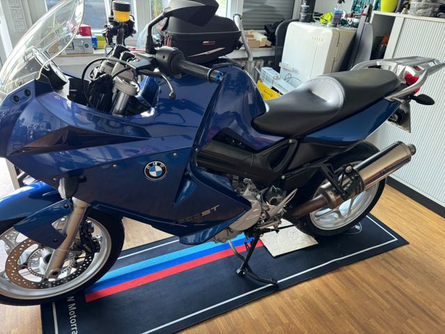 BMW F800 ST in Blau Metallic