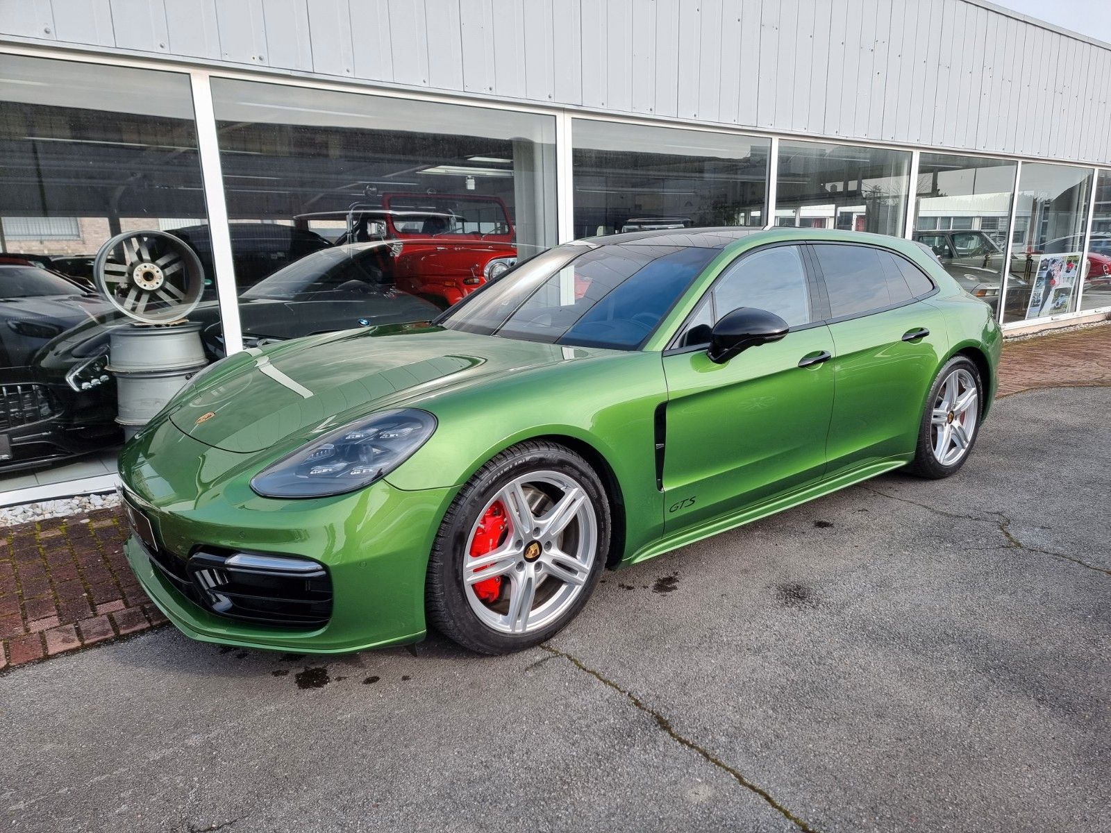 Fahrzeugabbildung Porsche Panamera Sport Turismo GTS/Mambagrün/Appr. 09/27