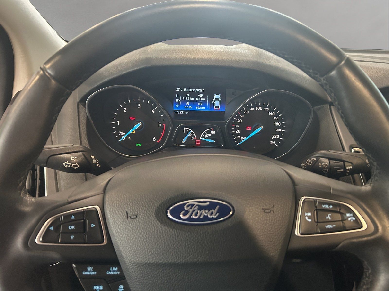 Fahrzeugabbildung Ford Focus Titanium 1,5 TDCi Lim 5-Tg/AHK
