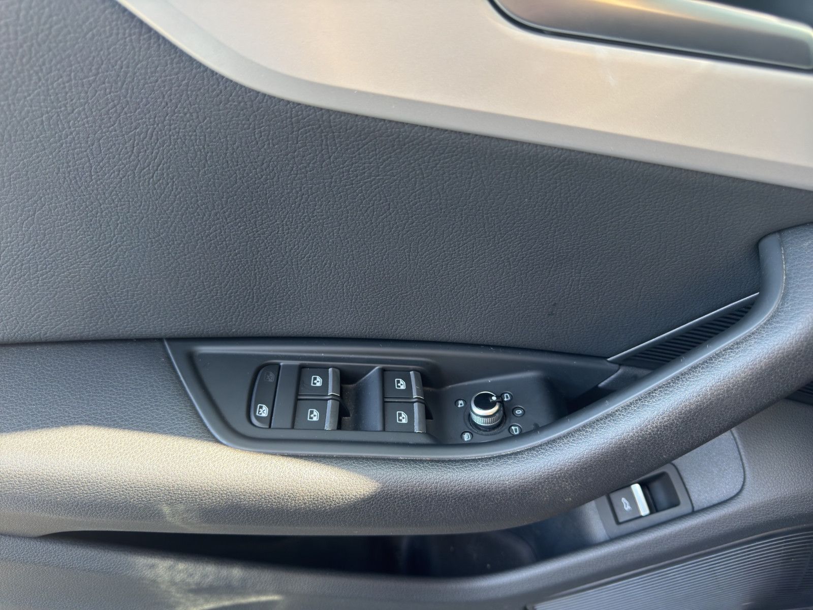 Fahrzeugabbildung Audi A4 Avant*Quattro*Apple CarPlay*Navi*AHK*Sport*