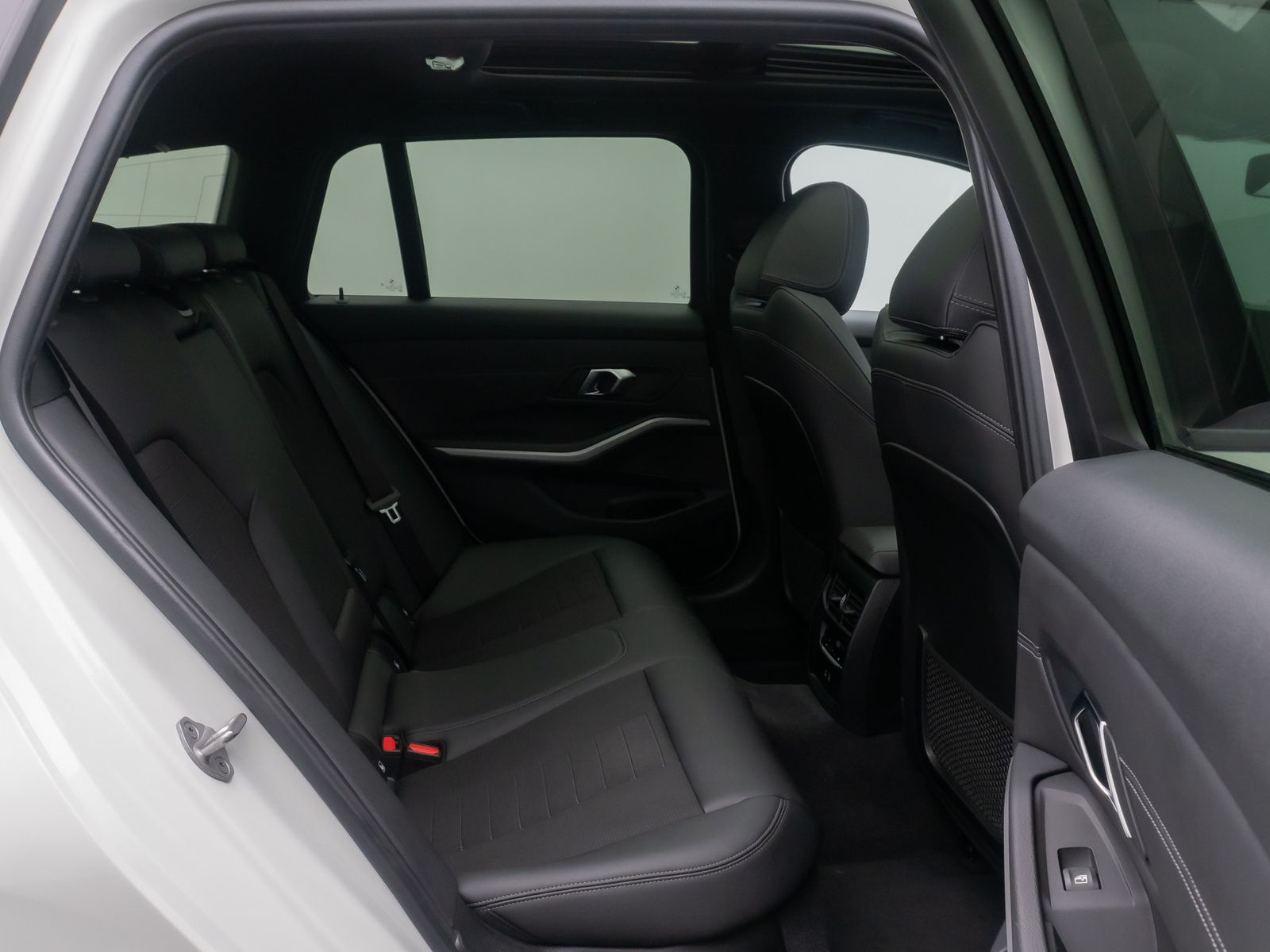 Fahrzeugabbildung BMW 320d Kamera DAB HiFi Panorama Sportsitz Leder