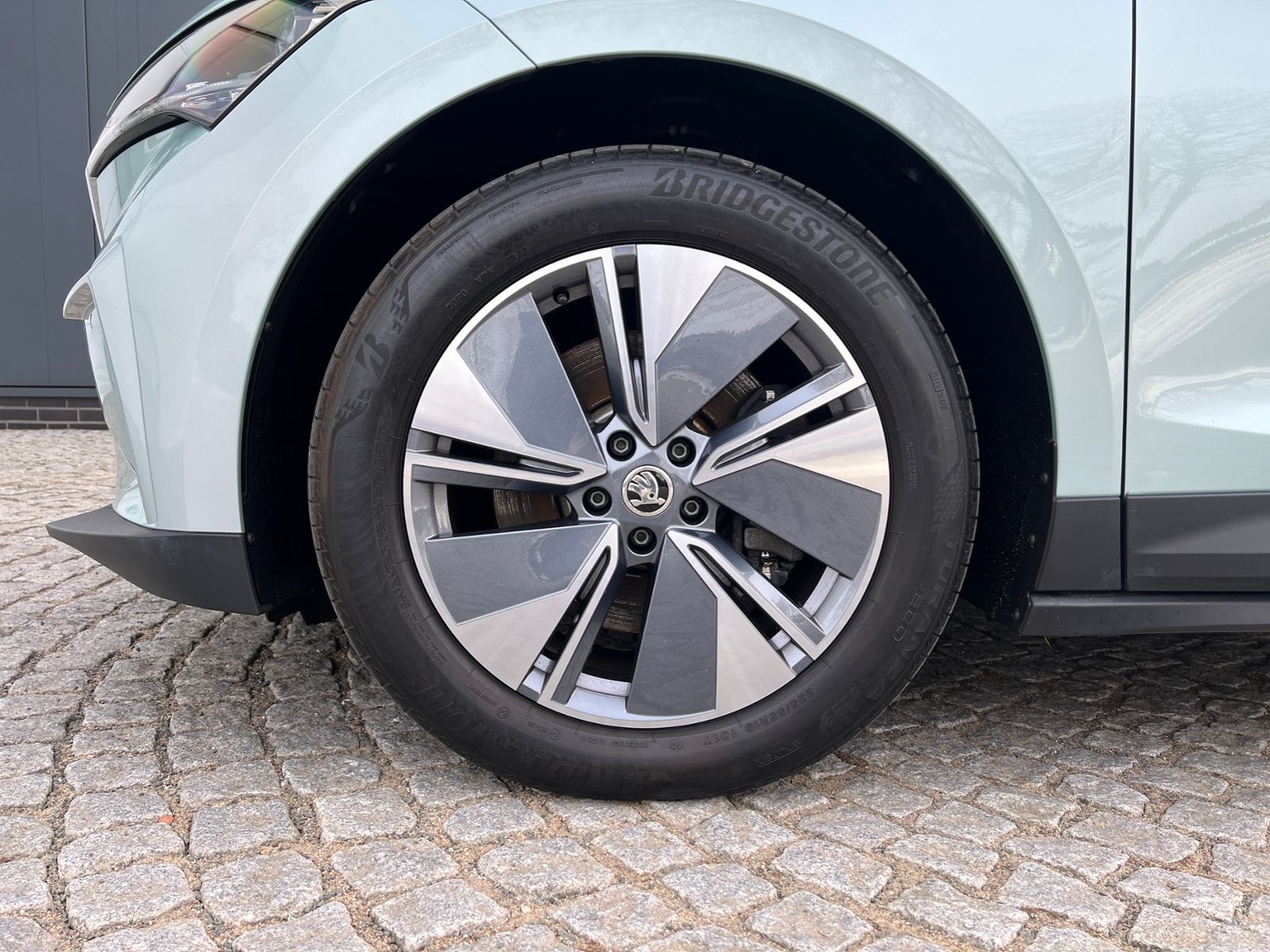 Fahrzeugabbildung SKODA Enyaq iV 80 ecoSuite *Leder, Wärmep.,Panorama, A