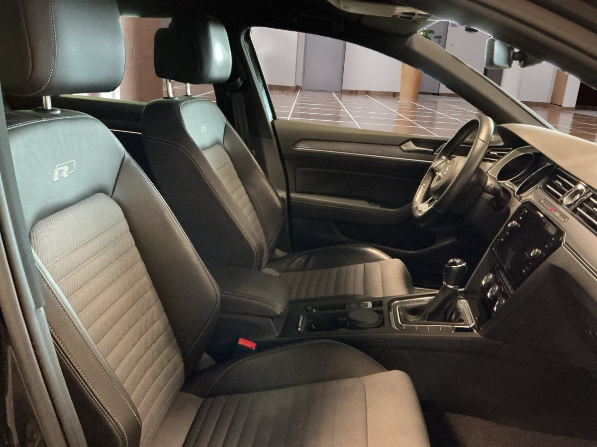 Fahrzeugabbildung Volkswagen Passat Variant Comfortline R-Line 1.4 TSI Navi
