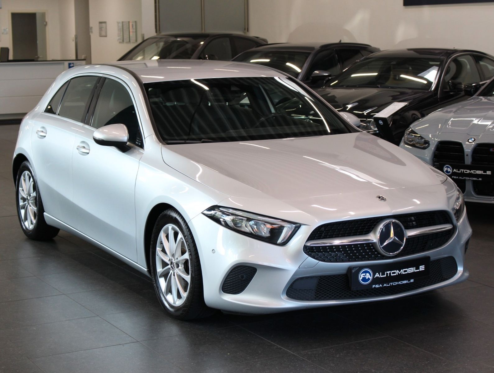 Fahrzeugabbildung Mercedes-Benz A 200 d Progressive Carbon+Wdescreen+Navi+Kamera