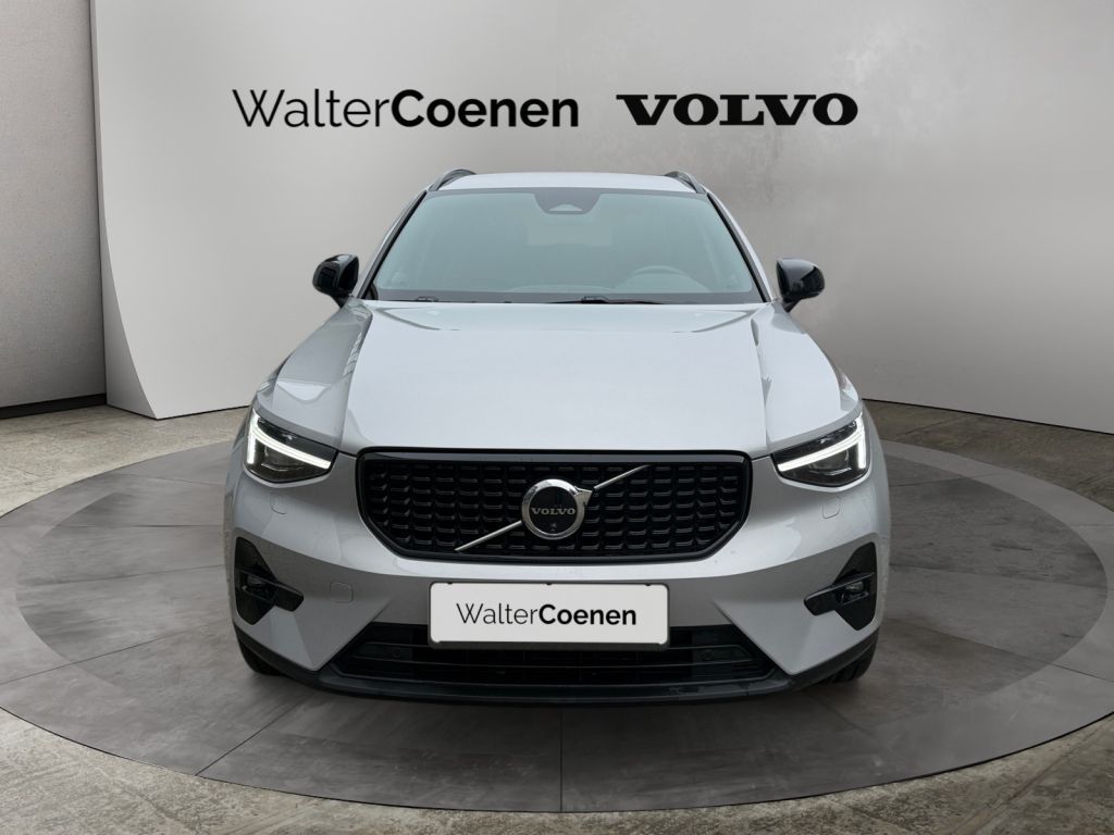 VOLVO XC40 B3 B DKG Plus Dark 360° Notrad getönte Sche VOLVO XC40 B3 B DKG Plus Dark 360° Notrad getönte Sche