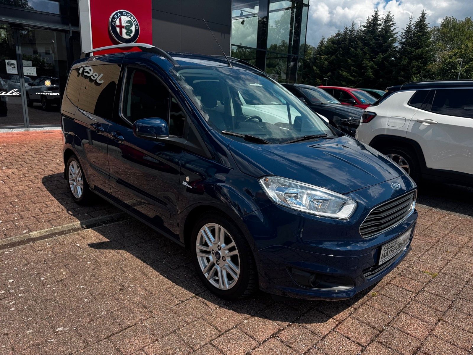 Fahrzeugabbildung Ford Tourneo Courier Titanium Sitzheizung Klima