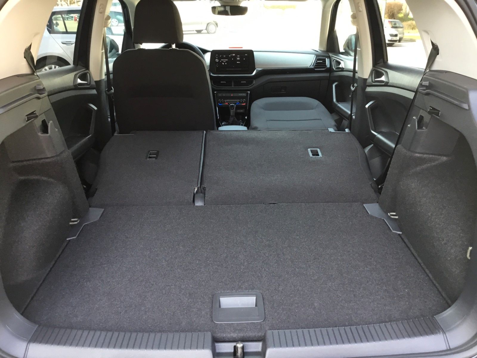 Fahrzeugabbildung Volkswagen T-Cross 1.0 TSI DSG Life+AHK+ACC+17"+Kamera