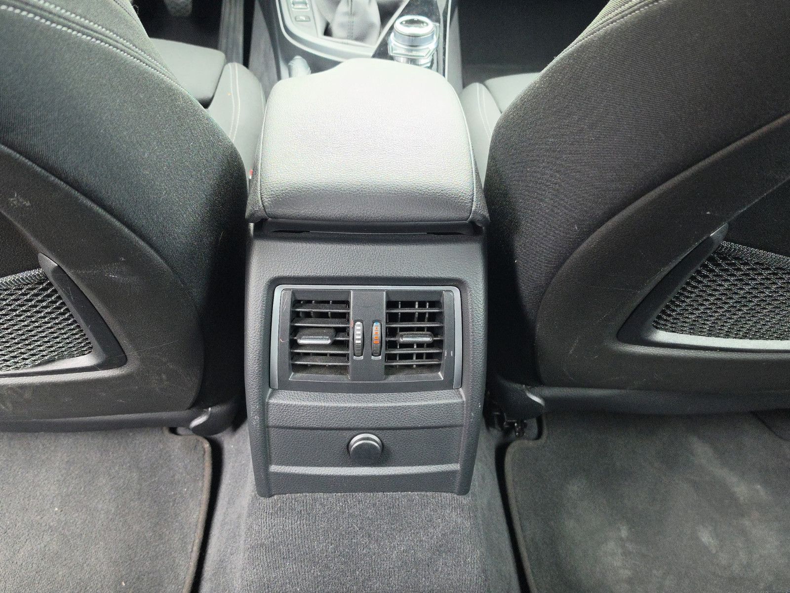 Fahrzeugabbildung BMW 3 Touring 318 d Sport Line Navi Led Scheinwerfer
