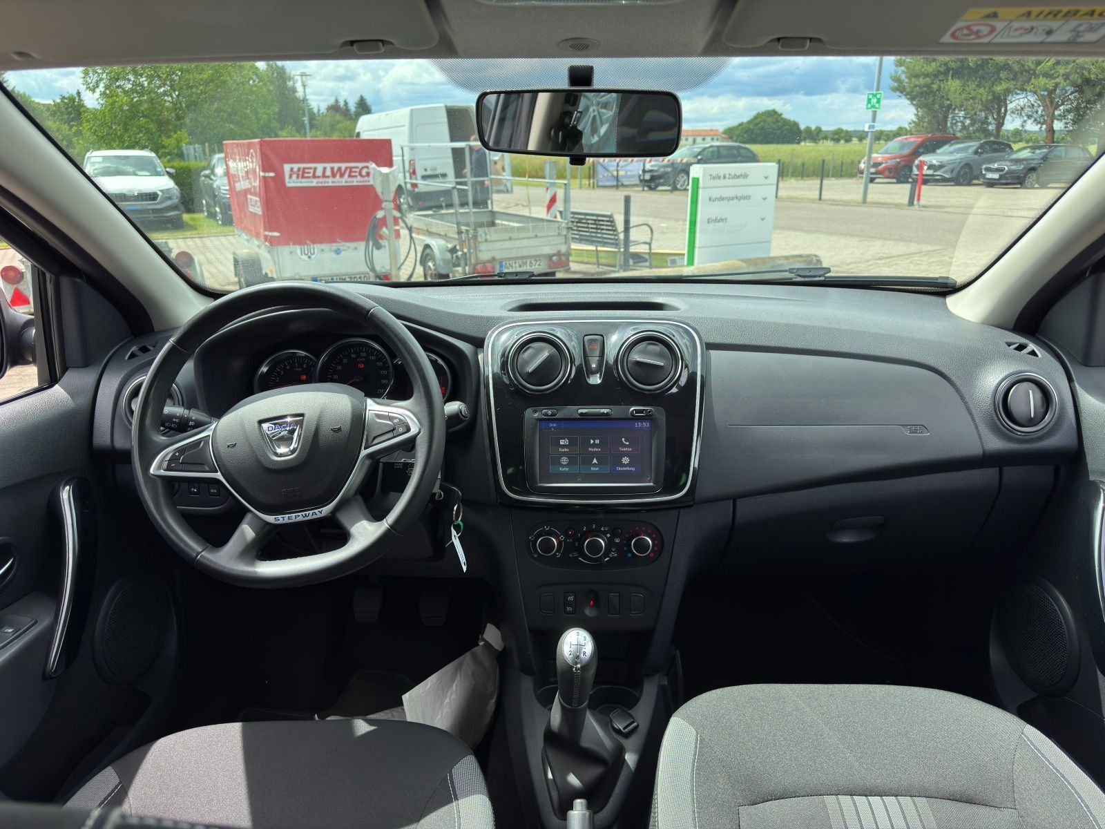 Fahrzeugabbildung Dacia Sandero II 90 Stepway Celebration