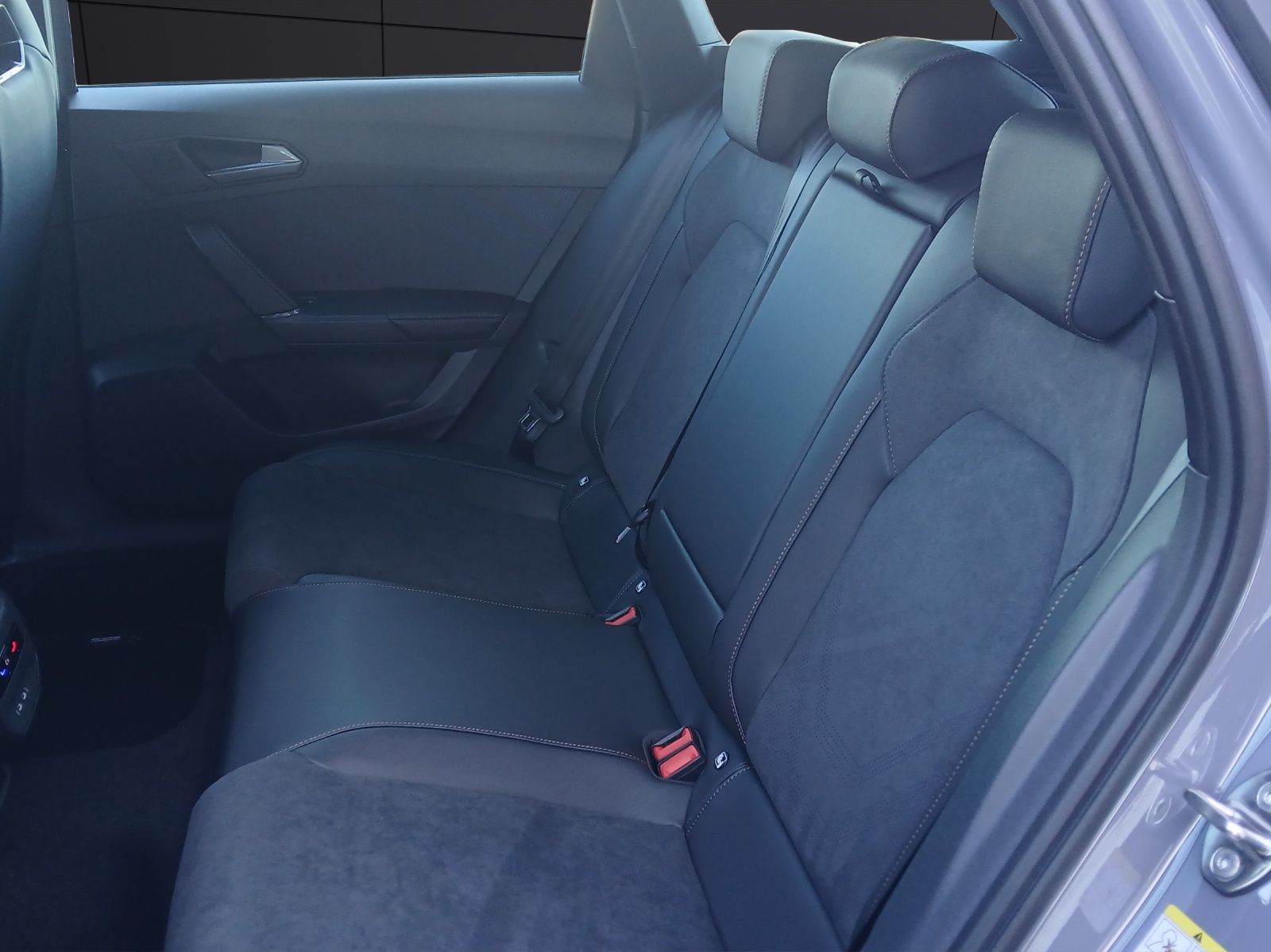 Fahrzeugabbildung CUPRA Leon Sportstourer 1.5 e-Hybrid AHK EdgeP.Navi