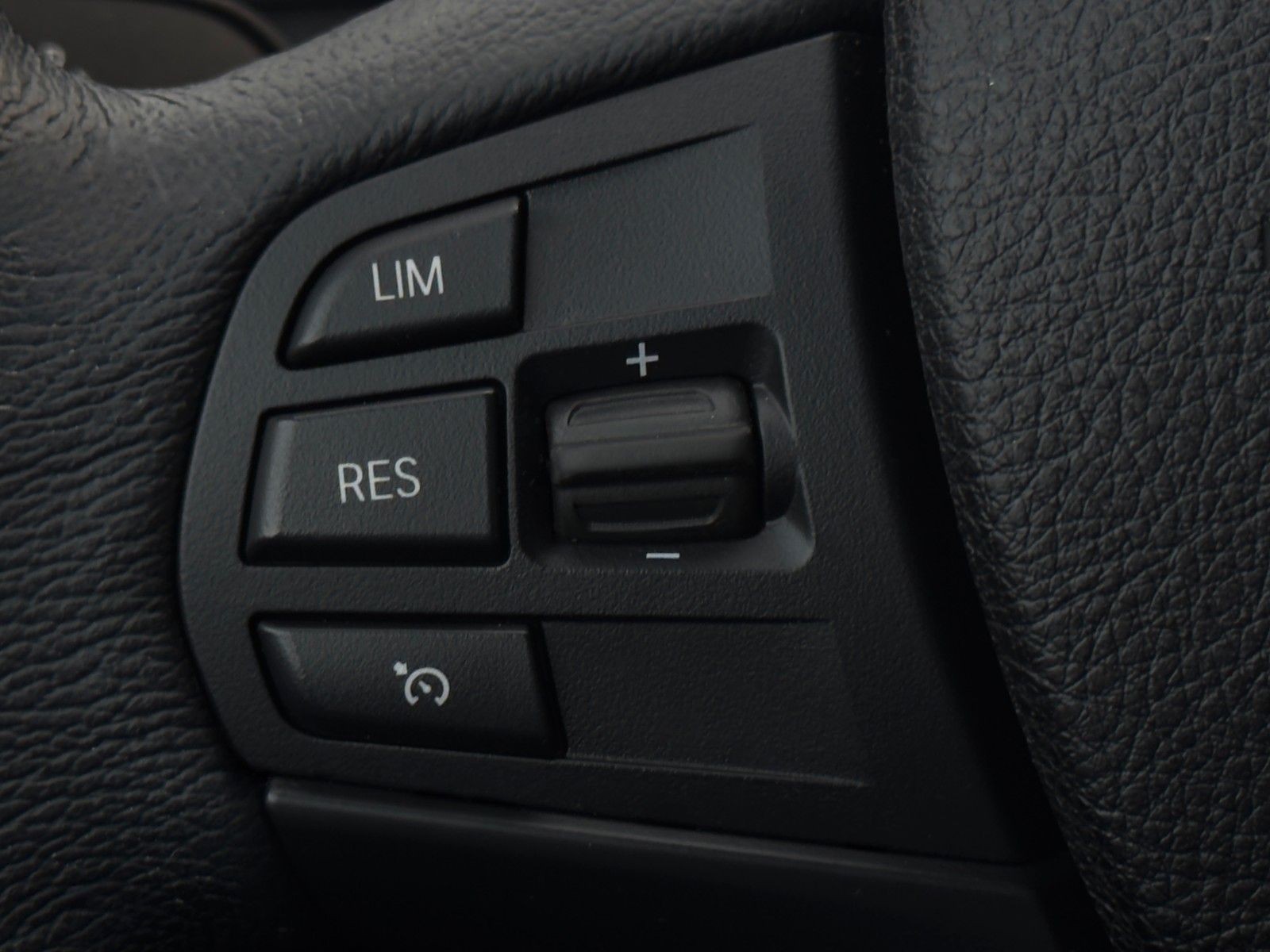 Fahrzeugabbildung BMW 118i Advantage SHZ PDC LED 2Z-Klima Tempomat