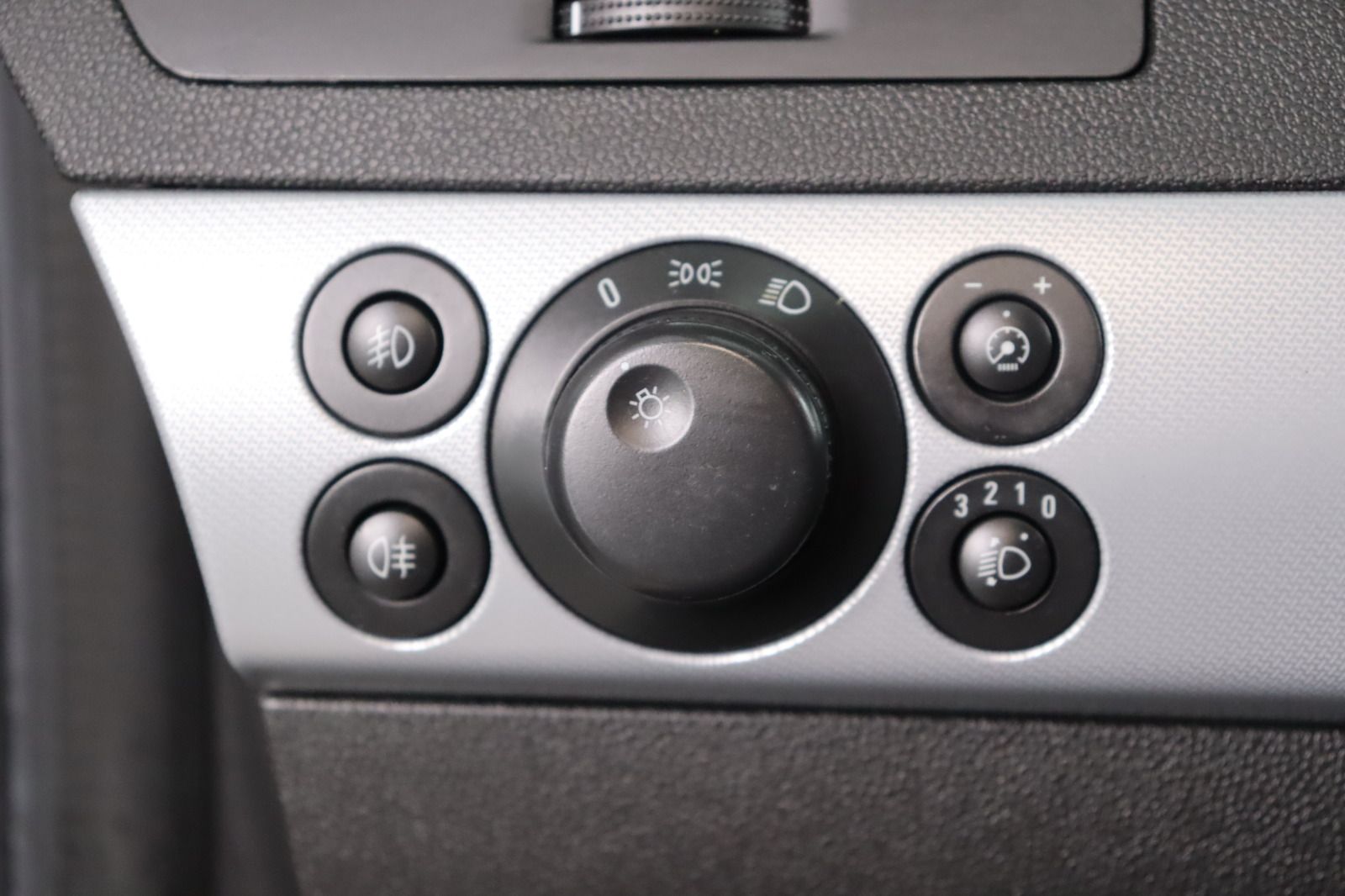 Fahrzeugabbildung Opel Astra Caravan 1.6 Twinport Edition