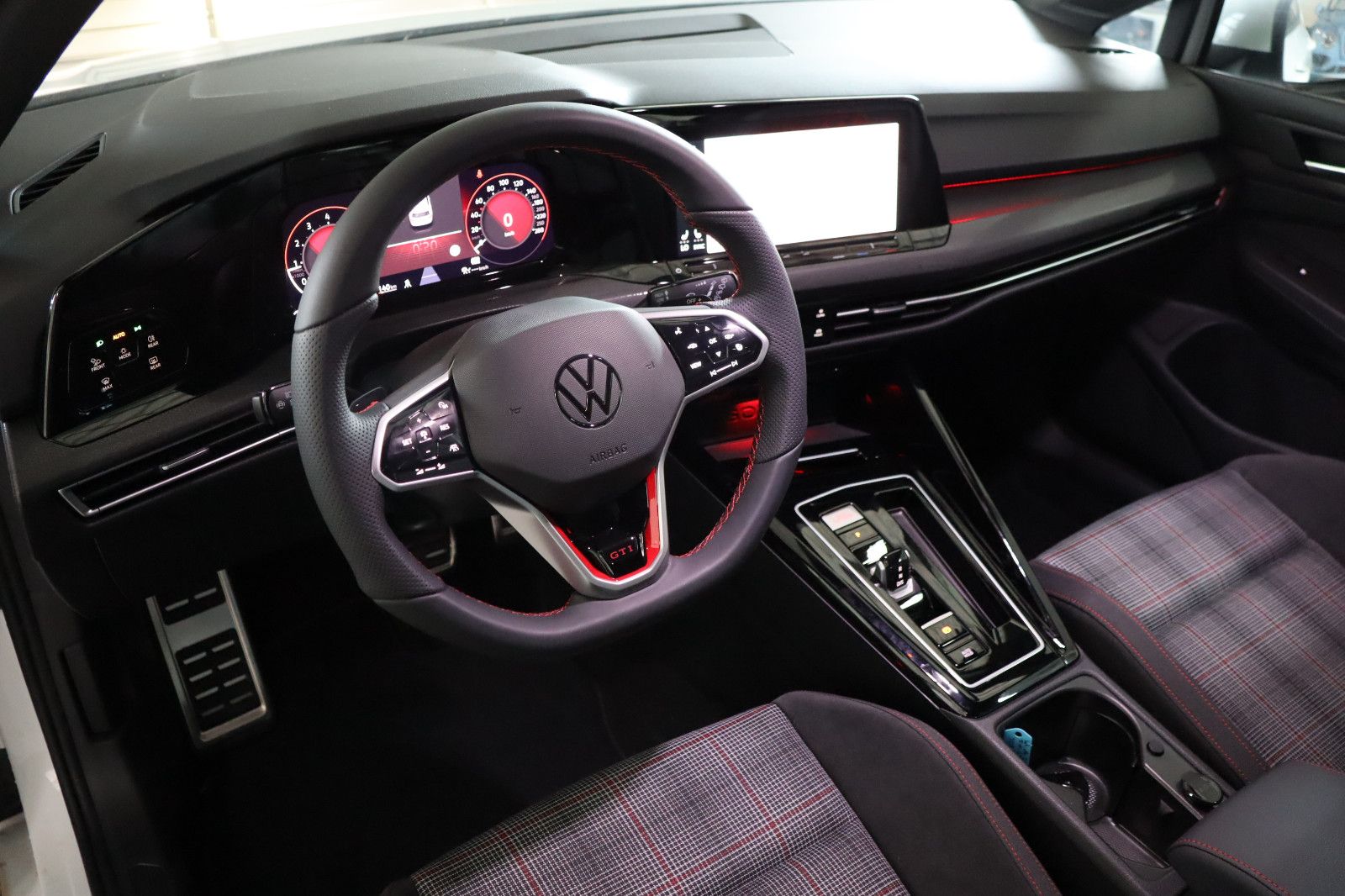 Fahrzeugabbildung Volkswagen Golf VIII GTI DSG ACC DAB LED-Plus Navi Keyless