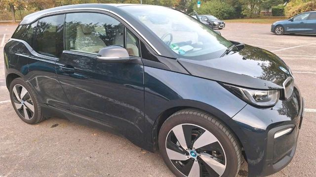 BMW I3 mit Winter- und Sommeräder