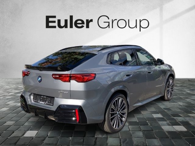 BMW iX2 xDrive30 M-Sport-Pro Pano AHK 20'' Iconic ad foto 4