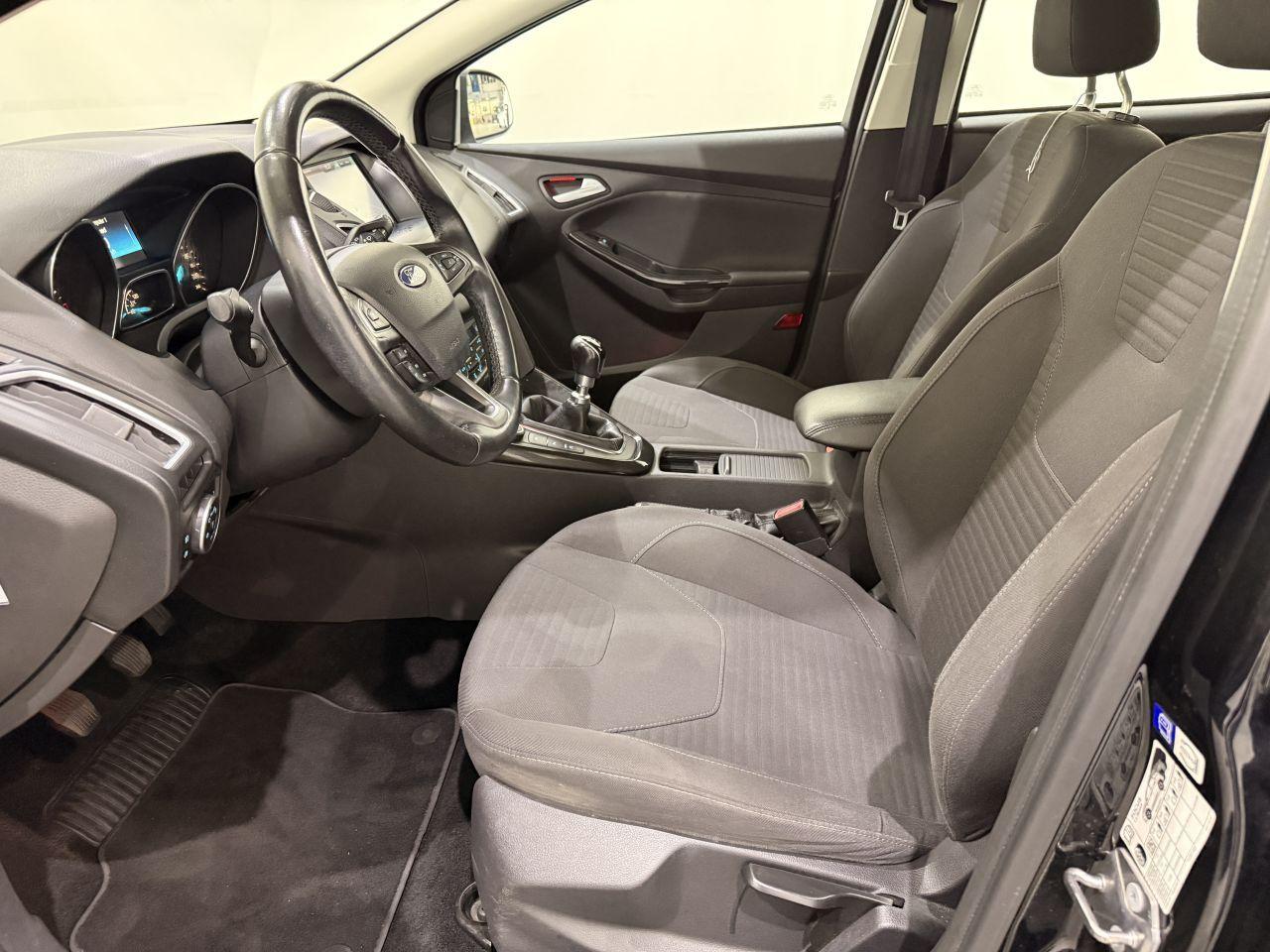 Ford Focus 2015 — фото 35