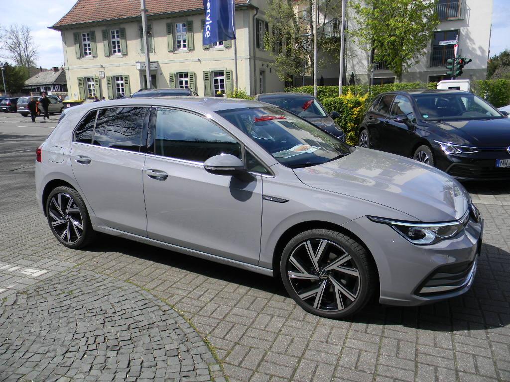 Volkswagen Golf VIII Lim. Style 1,5 eTSI DSG Kamera, миниатюра 4