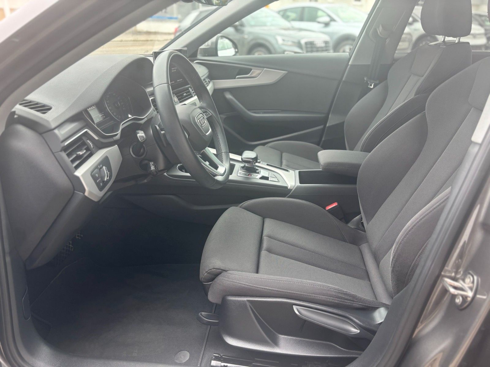 Fahrzeugabbildung Audi A4 Avant 40 TFSI quattro basis