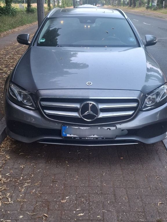 Image of Mercedes-Benz E 220