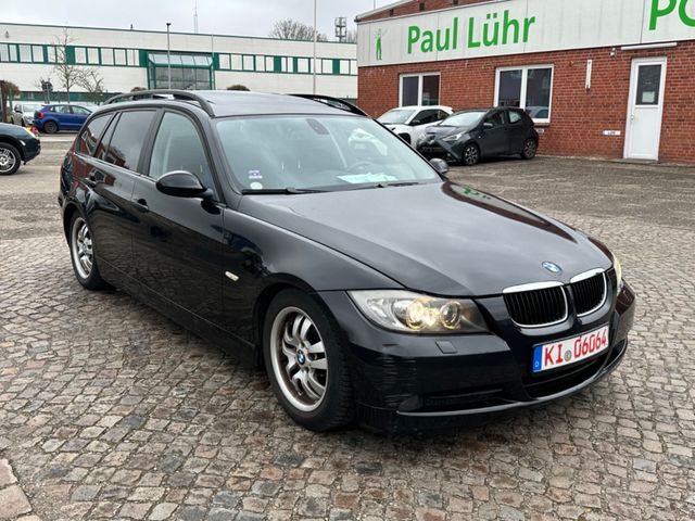 BMW 320 i, 3er, Panorama, Navi, Leder