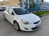 Opel Astra 1.7 CDTI 110 cv cosmo 2012 - Opel Astra mit Diesel-Antrieb: Limousine, 1.7
