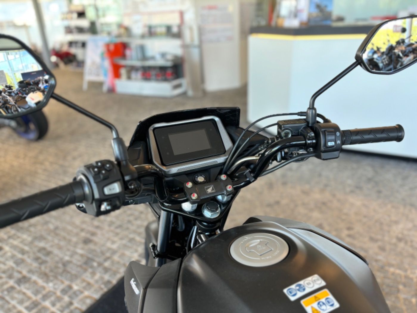 Fahrzeugabbildung Honda CBF 125 2025 auch in blau sofort verfügbar