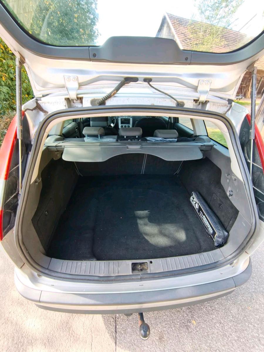 Ford Focus 2007 — rear view