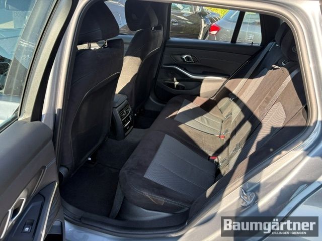 Fahrzeugabbildung BMW 330 i xDrive M-Sport Touring Kamera/ACC/Sitzh. - mit KI generiert/bearbeitet