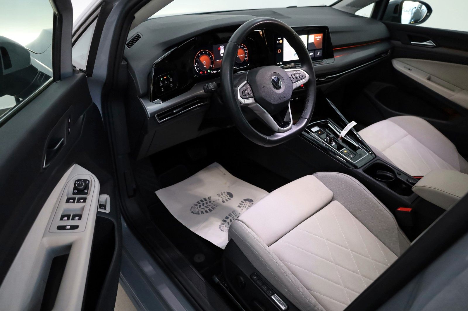 Fahrzeugabbildung Volkswagen Golf VIII Variant Style Navi,LED,Harman/K,ACC,SH