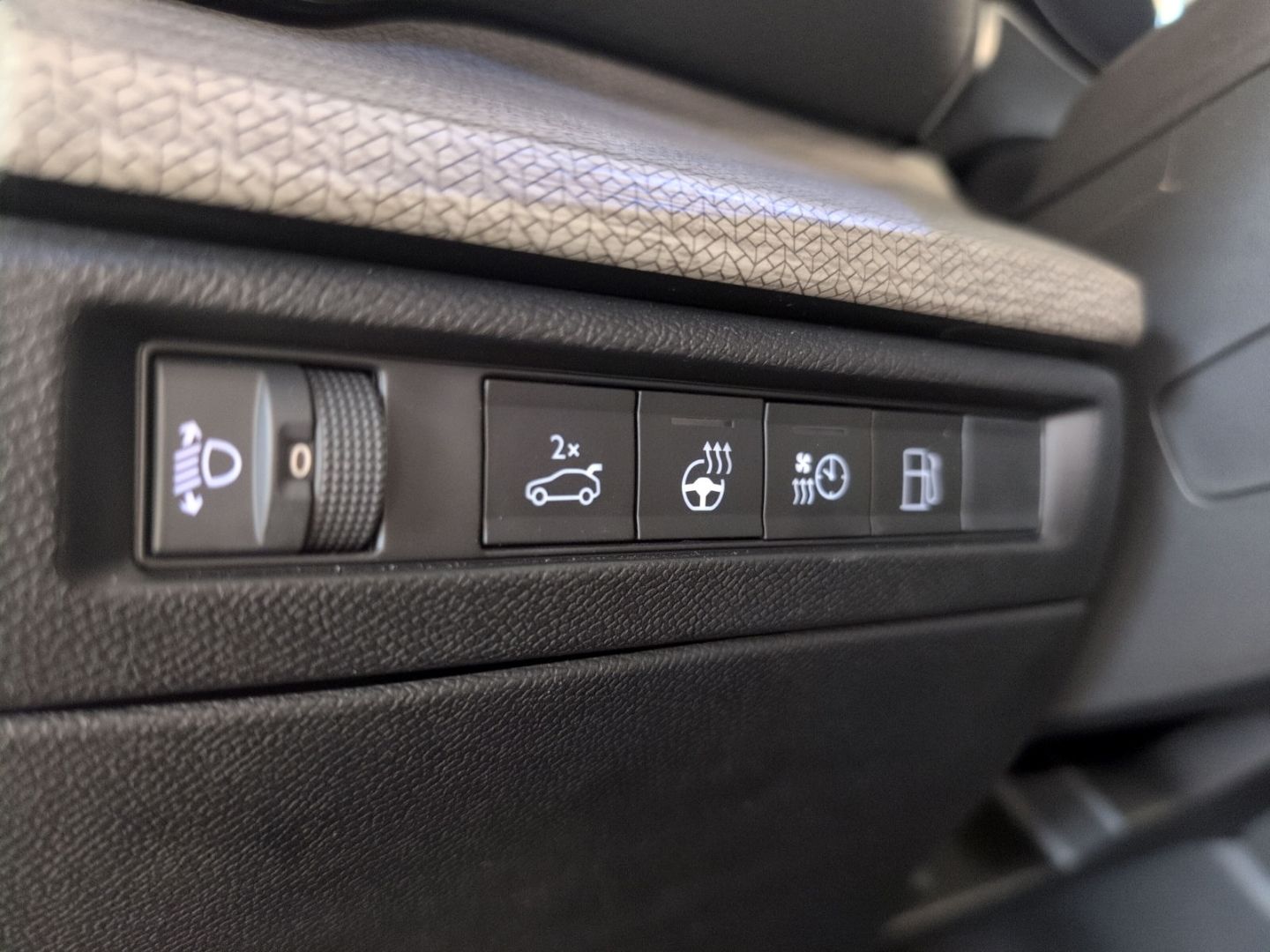 Fahrzeugabbildung Citroën C5X 1.6 Plug-In Shine Pack Hybrid 225 e-EAT8